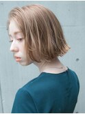 切りっぱなしボブ　ハニーブロンド