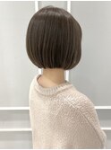 ペールグレージュ×ボブヘア