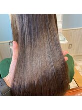 【酸熱トリートメントとカラー】当店では様々な検証の結果からカラーとの同時施術を可能になりました！