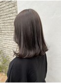 赤みのない柔らかなベージュカラー