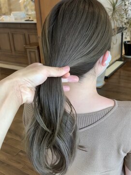 ザックジングウ 表参道(ZACC JINGU) 20代30代40代大人可愛いほうじ茶ラテカラー