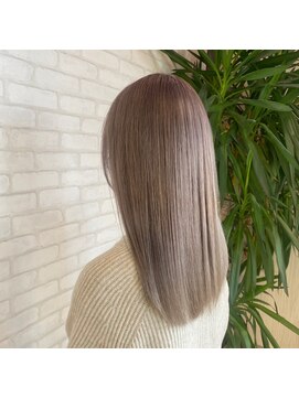 ビスイル 秋葉原店(Vis ill) ホワイトラベンダーベージュ10代20代小顔カット