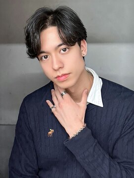 アルバム 渋谷パルコ(ALBUM) 刈り上げセンターパートサーフカールフェザーショート_ba498581