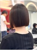 タイトなシルエットの顎ラインボブ