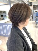 丸みショートオリーブベージュ前髪長めショートウルフ赤羽美容院