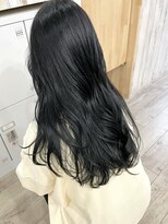 カミエ(kamie) 透明感のあるブラックロング × 上質トリートメント仕上げ