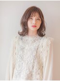 大人フェミニンな無造作ミディ