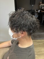 エヌプラス(N+)&nbsp;刈り上げセンターパートサーフカールブルーブラッフェザーパーマ