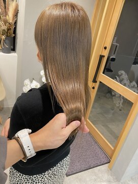 ヴィンスジオ 岐阜駅南(vince gio) milk tea beige