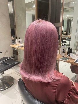 ガリカ シーム(Gallica/SEAM) 【桑原雪音】外ハネ派手髪ピンクベージュ/ハイトーン<原宿>