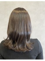 アチーブリス(achieve Liss) 透明感ツヤ感ベージュグレージュカラー 無造作セミロング