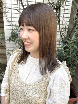 シェリ(Cheri) 切りっぱなしミディ。ケアブリーチでアッシュベージュ。