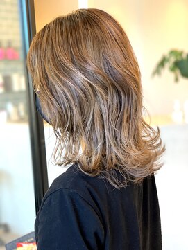 フェーディン(fa/din) ハイライトプラチナベージュミディ