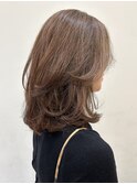 エレガントで大人なミディアムレイヤーカット
