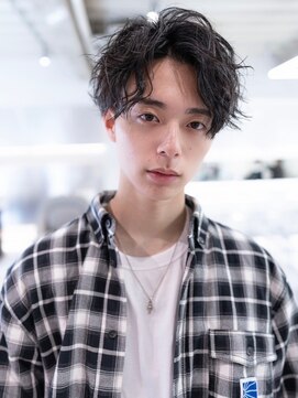 イオ 本厚木(io) 波巻きスパイラルパーマセンターパートアッシュブラック