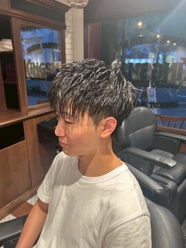 キングスマントーキョー 多摩センター2nd(KINGSMAN TOKYO) ツーブロック×フェードスタイル