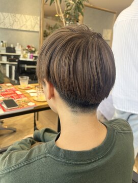 アンジュール ヒルズ(UNJOUR HILLS) 刈り上げショート