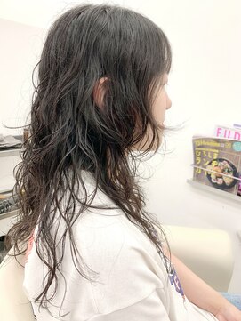 コキュウ(co-kyu) 顔まわり可愛くエアーウエーブ+レイヤーウルフ+ダークカラー