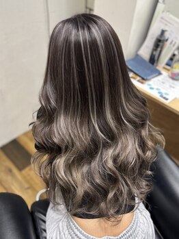【大通駅徒歩3分】25～40歳の女性に高支持◎最旬のデザインカラーであなたらしいヘアスタイルを楽しんで♪