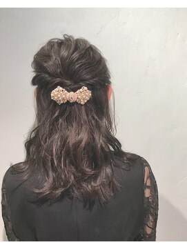 ヴァンクシー バイ ルナ(VANKCY by Luna) 【neolive plus 向ヶ丘】結婚式・二次会におススメハーフアップ