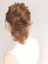 結婚式の二次会やパーティにも◎ カジュアルお団子ヘアアレンジ