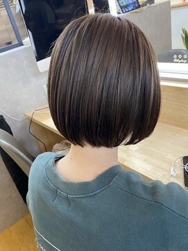 ソウバイジョージ(Sow by George) カットで内巻きになる艶感ボブ