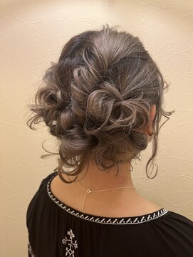 ヘア ミーツ ドレス プレローマ(HAIR meets dress pleroma) もこもこリボンヘア