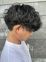 ヒュイル バイ ニアウ(Hwyl by Niau)&nbsp;メンズマッシュパーマ波巻スパイラルパーマニュアンスパーマ眉毛