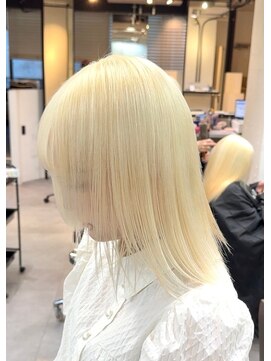 ベレーザシェルト(Beleza scelto) 9803渋谷ブロンドホワトアッシュハイトーンカラーレイヤーボブ