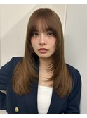 ツヤ髪スタイル　シースルーバング　レイヤーカット