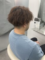 ジエクト アイロ 江坂駅前店(The Ect ilo)&nbsp;メンズセンターパート×縦落ちツイストスパイラル　メンズパーマ