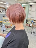 ヒビヲ 天神警固(HIBIO) ショートボブ切りっぱなしボブタッセルボブブリーチダブルカラー