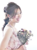 ルーズなアンティーク風ヘアーアレンジ