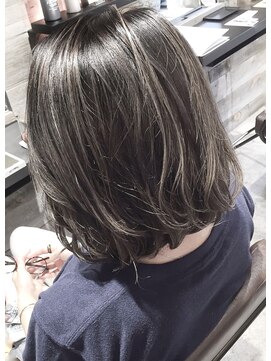 トルネード(TORNADO) 外国人風ボブ ハイライトグラデーション グレージュ　外ハネ