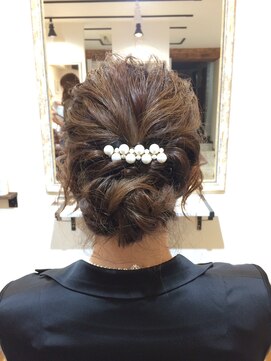 ティアラ 桜木町(TIARA) ルーズアップシニヨン☆アレンジ