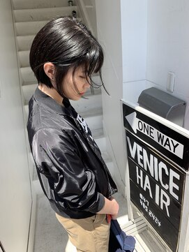 ベニス(VENICE) 風にゆれるミニボブ