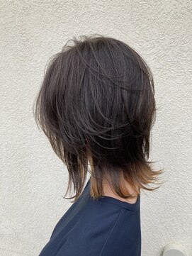 ワイズ ビー 尾張旭店(Y's BEE) ミディアムウルフ×インナーカラー