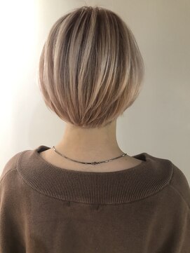 リバレッジ 白金(Leverage) ピンクベージュショートボブ　担当　濱口