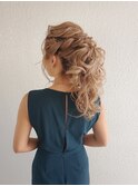 サイド ツイスト ゆるふわ カール ポニーテール ヘアアレンジ