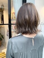 クロレ(CLORE)&nbsp;パッツン過ぎない外ハネとマットグレージュカラー