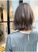 パッツン過ぎない外ハネとマットグレージュカラー