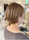 ショートボブハイトーンカラーミルクティーベージュケアブリーチ