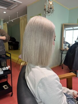 エマ(emma) 【2.3bleach～】ホワイトベージュカラー！！