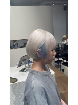 モニカ(MONIQA) ホワイト×ブルー