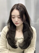 ロムーク 表参道(LOMKH)&nbsp;秋の小顔ロングレイヤーカット顔周りシールエクステブルーカラー