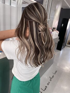 キング 心斎橋店(K!ng) ハイライトカラーミルクティーベージュレイヤーカット