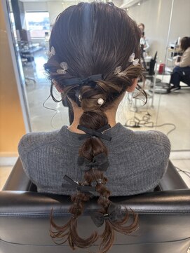 シャンプーボーイエイムス(SHAMPOO BOY aims) 編みおろしヘアアレンジ