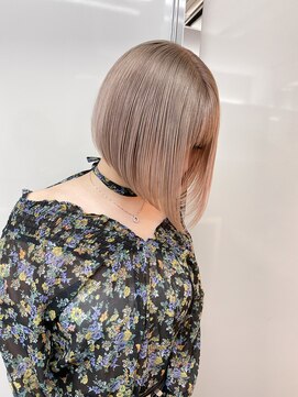 リノ(RLINO) 【名古屋/栄】ボブカット/ブリーチ/ミルクティーベージュ