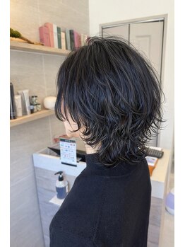 ザシラ(THE SIRA)の写真/自然な質感で、くせ毛のような柔らかさと動きを表現。毎朝のスタイリングも簡単に♪