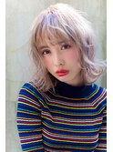 ハイトーングレージュ×外ハネストリートミディ